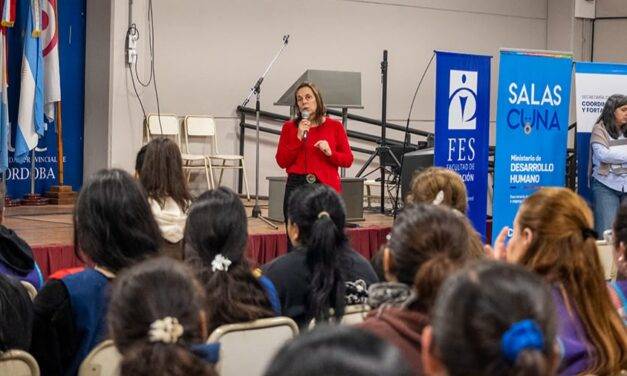 Más de 150 educadoras de Salas Cuna se capacitan en la Universidad Provincial