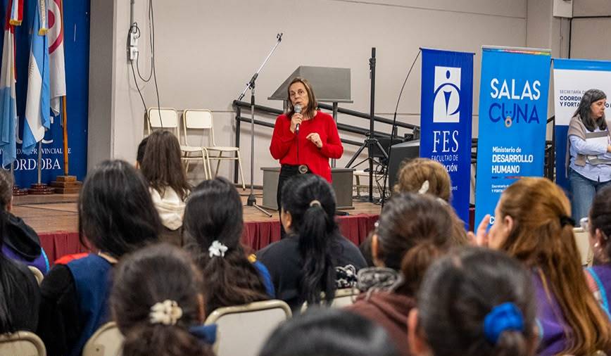 Más de 150 educadoras de Salas Cuna se capacitan en la Universidad Provincial