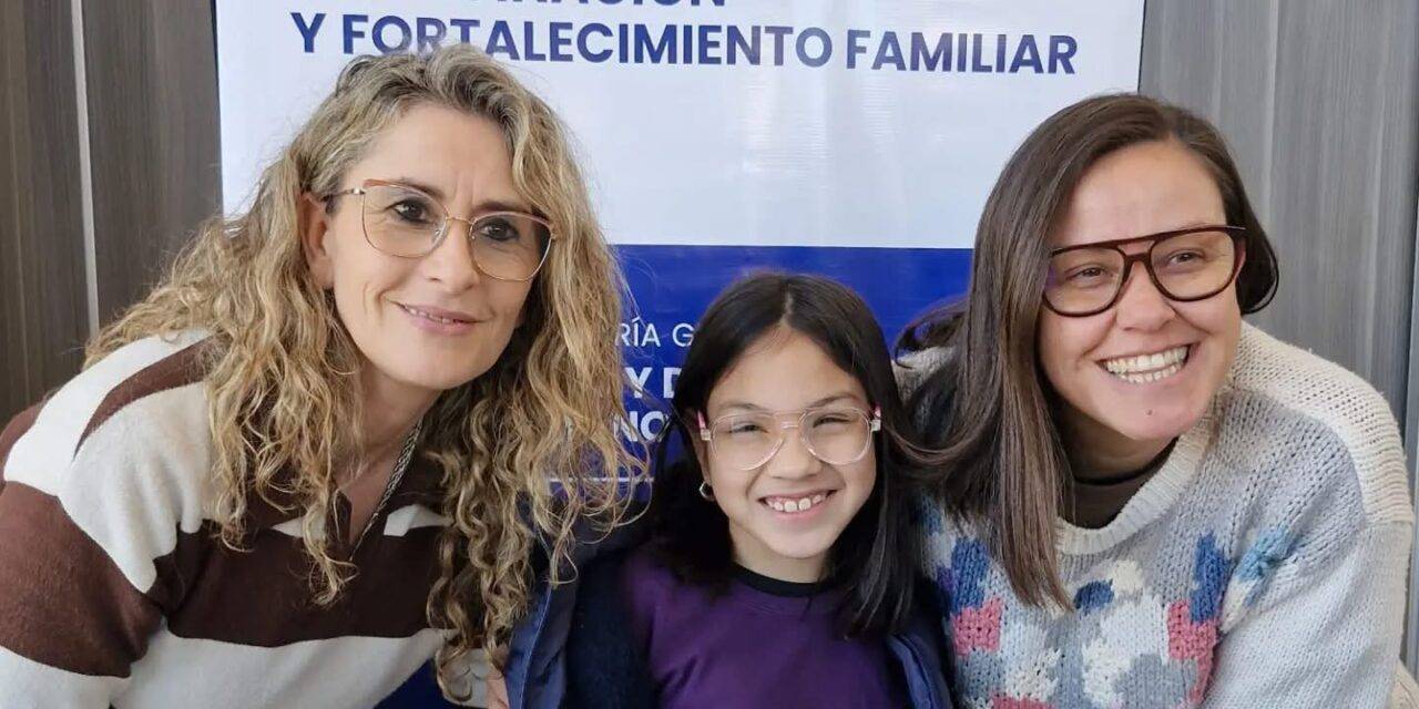 Coronel Moldes acerca controles de salud visual a niños y niñas