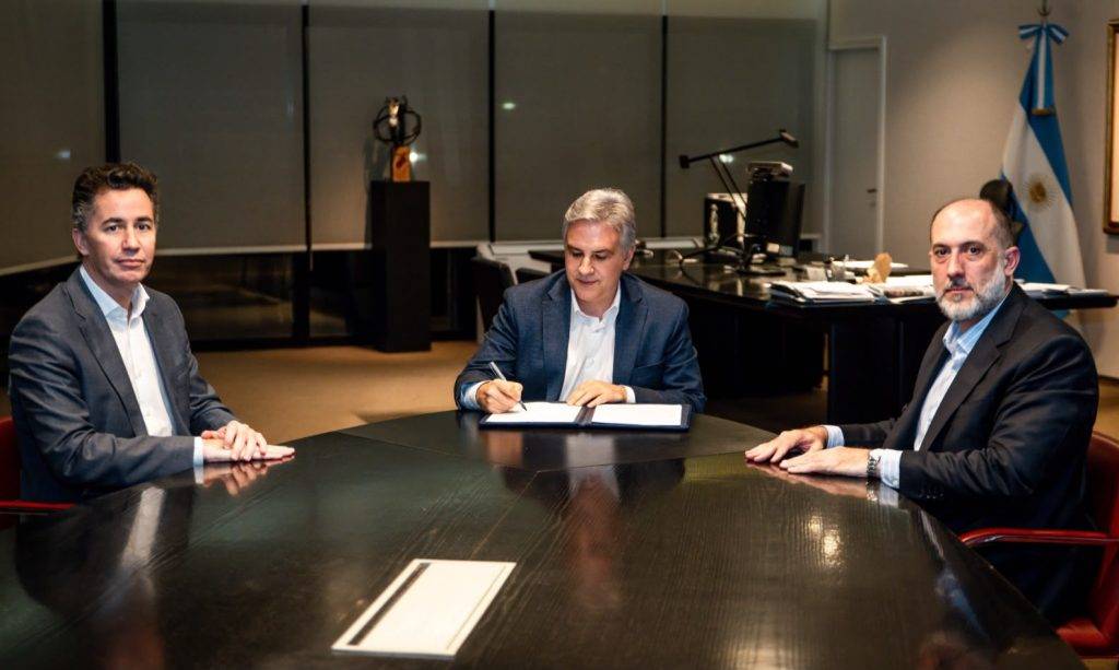 Llaryora envió a la Legislatura un proyecto para aliviar y reordenar el endeudamiento de las familias