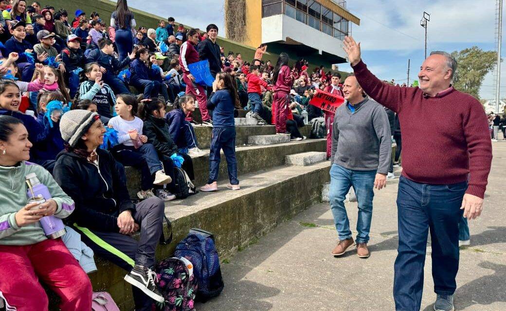 “JUGANDO CON TERCERO”: ACCASTELLO PARTICIPÓ DE UNA JORNADA DEPORTIVA PARA ESCUELAS PRIMARIAS