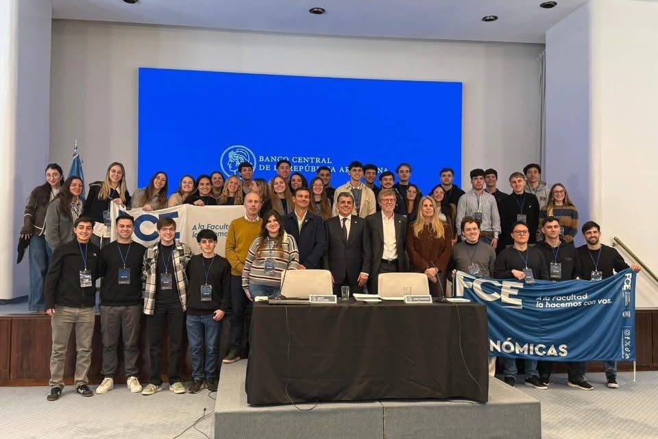 La FCE-UNRC llevó a sus estudiantes a conocer de cerca empresas e instituciones clave de la economía argentina
