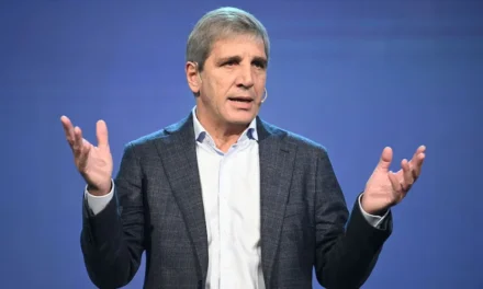 Caputo anunció medidas keynesianas: ¿se viene un “plan platita” del gobierno libertario?