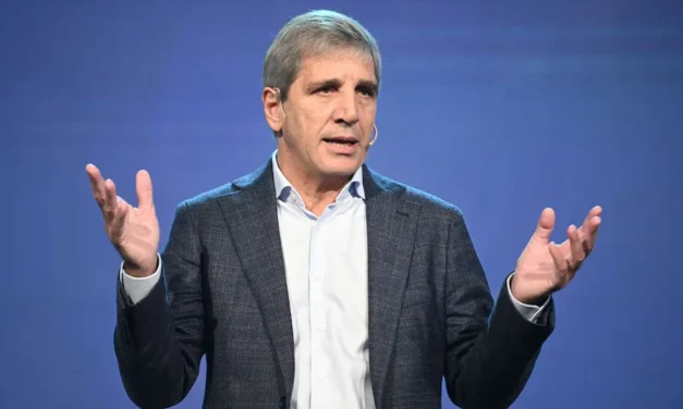 Caputo anunció medidas keynesianas: ¿se viene un “plan platita” del gobierno libertario?
