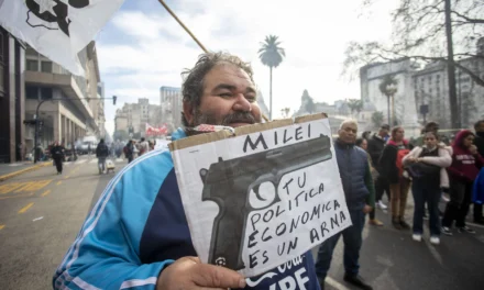 Centrales obreras repudiaron el avance del endeudamiento: «Responde a una política de gobierno»
