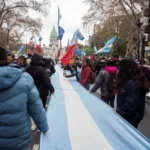 Congreso: bajo la lluvia, manifestantes rechazaron la Ley de Propiedad Privada y hubo represión
