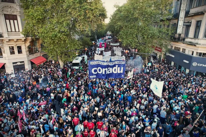 Docentes universitarios paran por 48 horas contra el gobierno de Milei por fondos y salarios