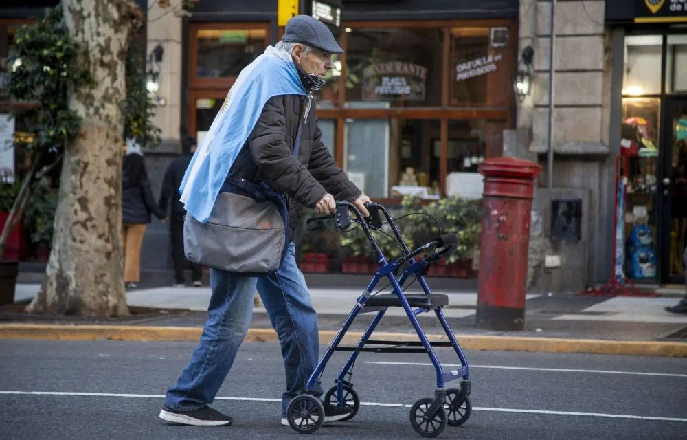 Informe de la UCA: ingresos insuficientes en más del 40% de hogares con adultos mayores