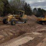 Alejandro Roca avanza con la obra de tránsito pesado y ejecuta nuevos trabajos de desagüe