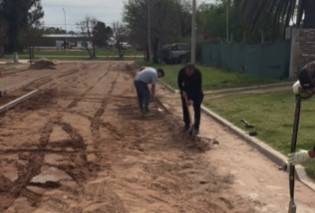 Charras inició una nueva etapa de adoquinado con obras en seis cuadras del centro