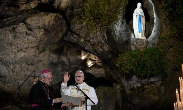 En Lourdes, el Papa encomienda  a Francia a la Virgen María y pide  el don “de la concordia fraternal”