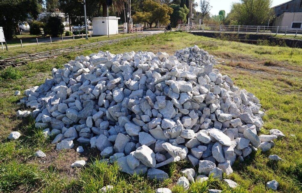 General Levalle recibió 240 toneladas de piedra para recuperar los gaviones del arroyo Santa Catalina