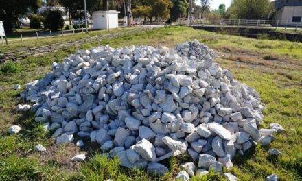 General Levalle recibió 240 toneladas de piedra para recuperar los gaviones del arroyo Santa Catalina