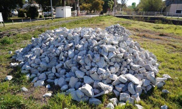 General Levalle recibió 240 toneladas de piedra para recuperar los gaviones del arroyo Santa Catalina