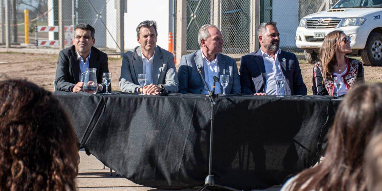 El intendente Guillermo de Rivas y el ministro Fernando Sibilla inauguraron el gas natural en el Parque Industrial del CECIS