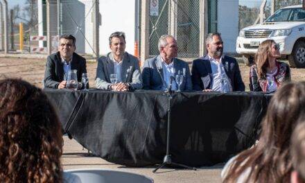 El intendente Guillermo de Rivas y el ministro Fernando Sibilla inauguraron el gas natural en el Parque Industrial del CECIS
