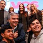 Llaryora presentó “Con Vos”, una iniciativa que busca prevenir la desvinculación escolar