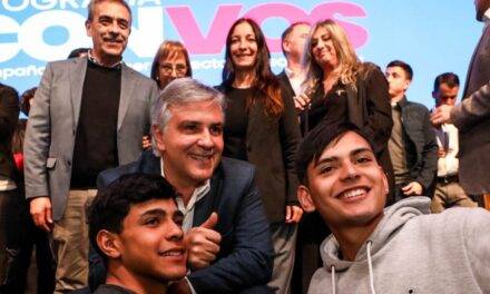 Llaryora presentó “Con Vos”, una iniciativa que busca prevenir la desvinculación escolar