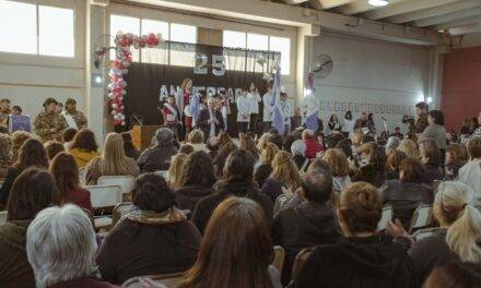 El intendente Guillermo de Rivas participó del acto por el 25° aniversario de la Escuela Hebe San Martín de Duprat