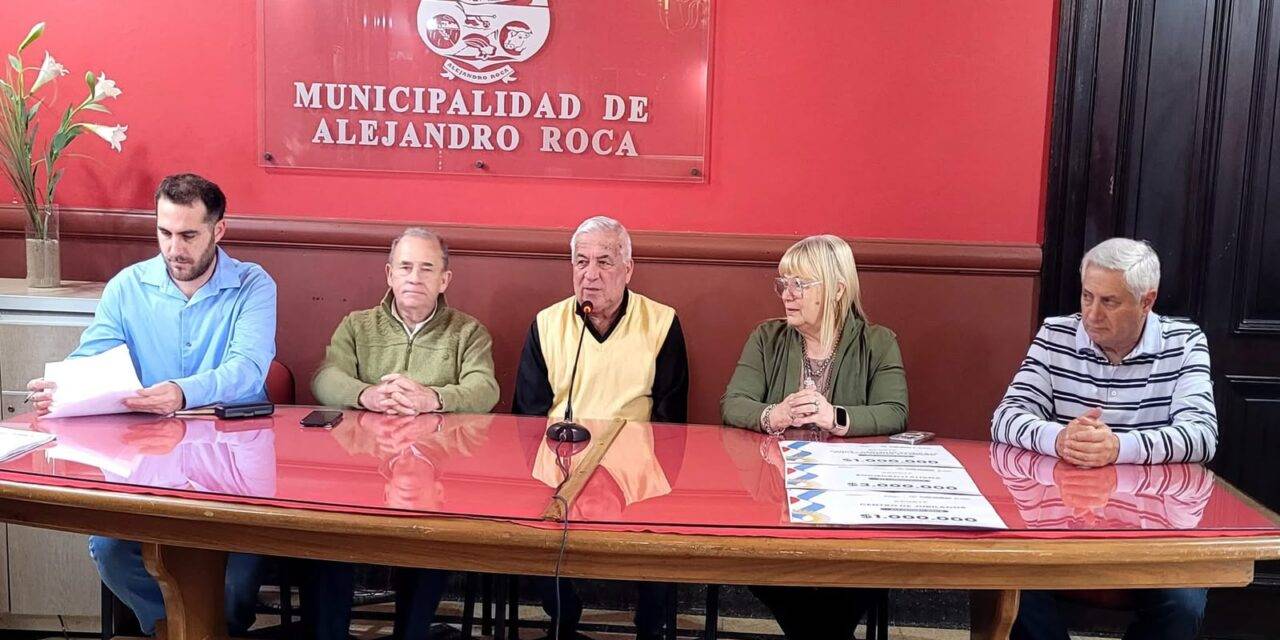 Alejandro Roca entregó créditos y subsidios para vecinos e instituciones