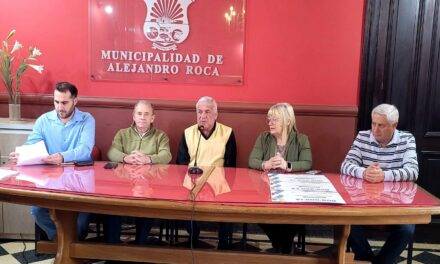 Alejandro Roca entregó créditos y subsidios para vecinos e instituciones