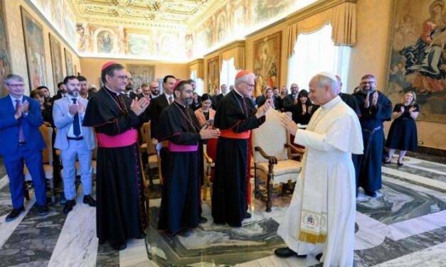 El Papa pidió ir más allá de la aceptación o rechazo del avance tecnológico, sino preguntarnos qué humanidad construiremos