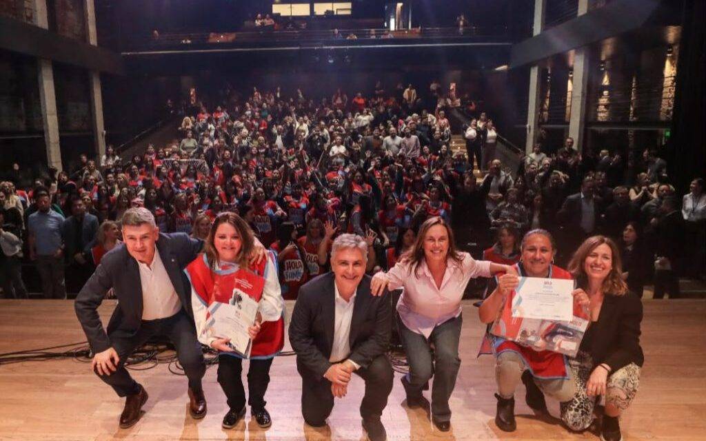 Llaryora presentó el programa de acompañamiento integral “Hola Familia”