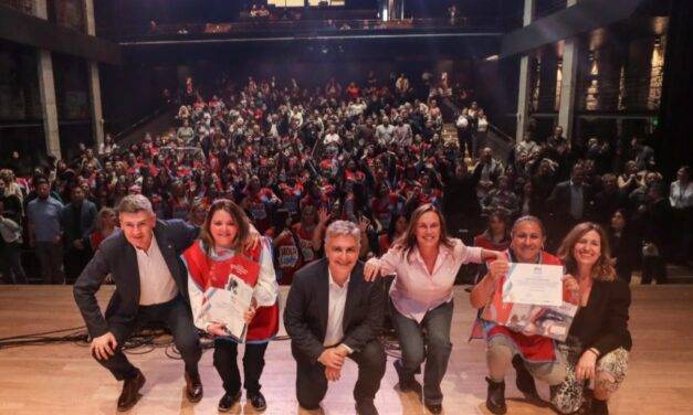 Llaryora presentó el programa de acompañamiento integral “Hola Familia”