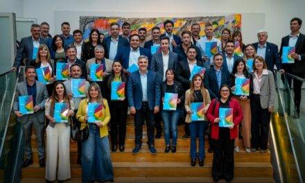 Llaryora firmó proyectos de ley para establecer nuevos radios urbanos en 22 municipios y comunas de Córdoba