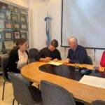 Seis familias de Los Cisnes recibieron las escrituras de sus viviendas