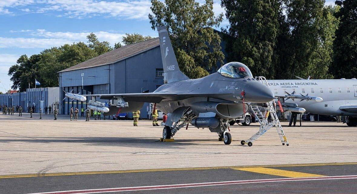 Más actividad en el Área Material de Las Higueras con otros 6 aviones caza F-16