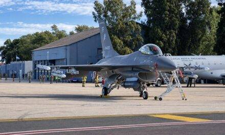 Más actividad en el Área Material de Las Higueras con otros 6 aviones caza F-16