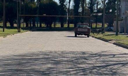 Charras completó ocho cuadras de adoquinado y proyecta otras seis en barrio Centro