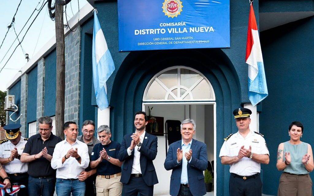 Villa Nueva: Llaryora inauguró la nueva comisaría y entregó cuatro vehículos policiales