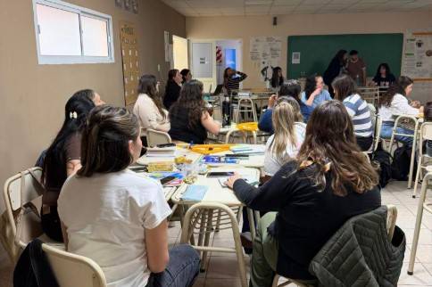Villa Huidobro fortalece la formación docente con una nueva capacitación regional