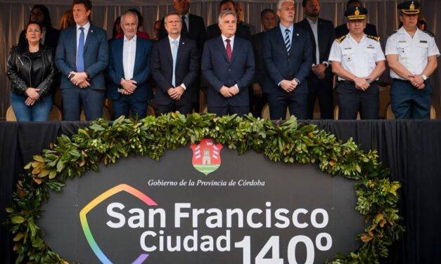 San Francisco: Llaryora encabezó el desfile cívico militar por el 140° aniversario de la ciudad