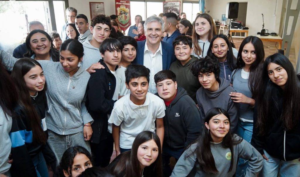 Llaryora continúa su recorrida por Río Cuarto con anuncios en Tosquita, Washington y Suco