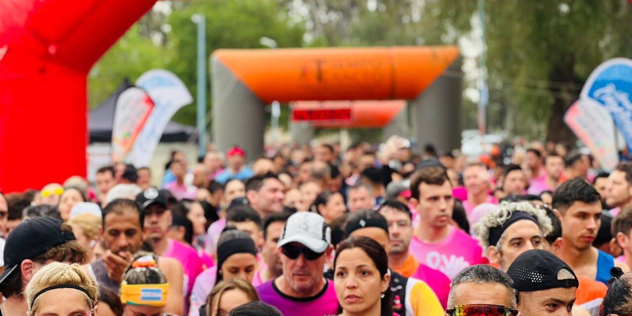 Villa Nueva se vistió de rosa: más de 500 corredores fueron parte de la Media Maratón Rosa del Bicentenario