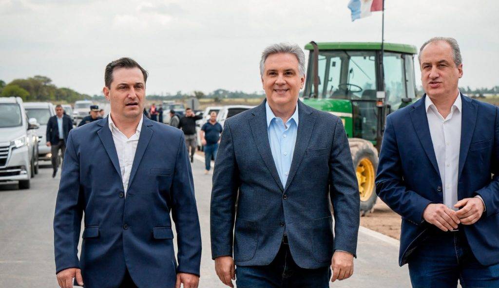 Llaryora inauguró un tramo de la Autopista 19 y destacó el empleo que genera la obra pública