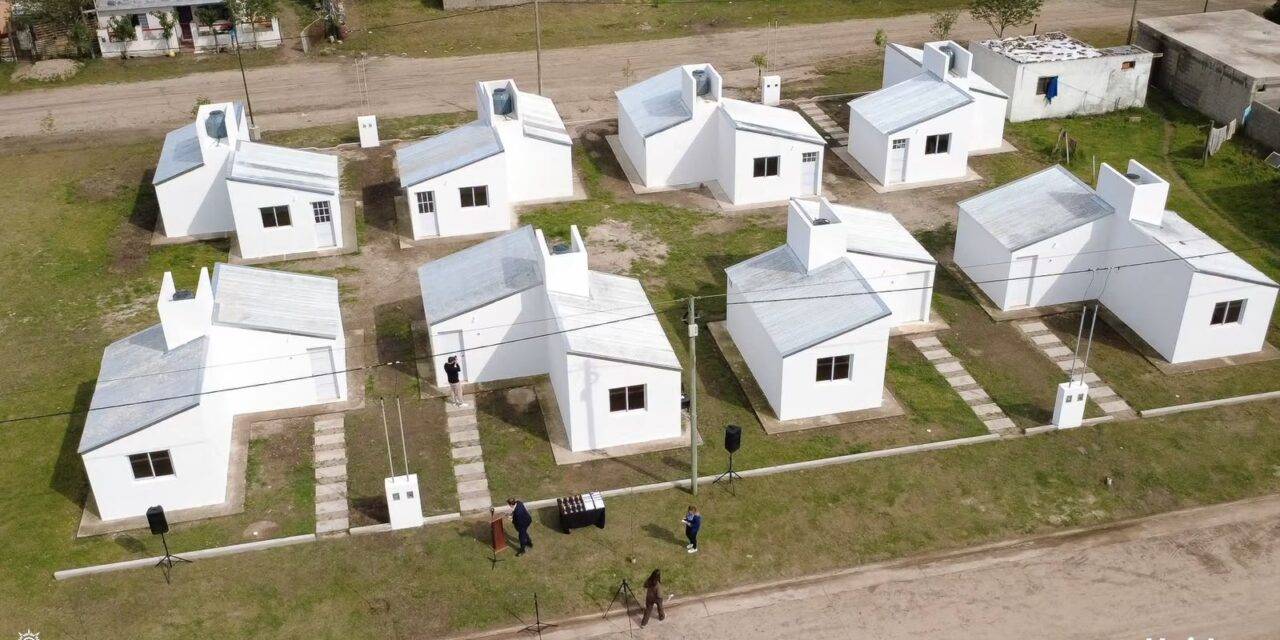 Reducción entregó ocho viviendas y concretó el sueño de la casa propia para ocho familias