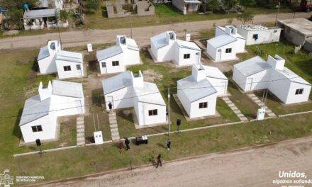 Reducción entregó ocho viviendas y concretó el sueño de la casa propia para ocho familias