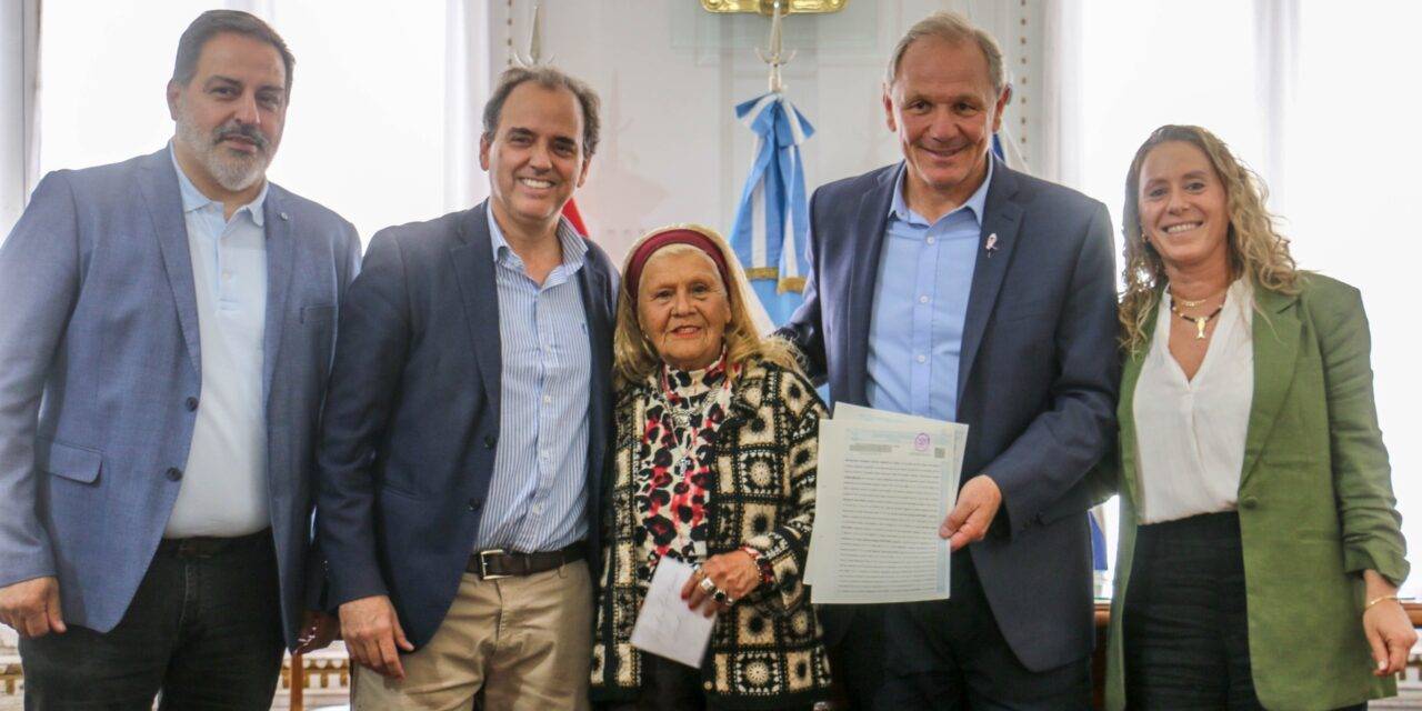 Río Cuarto: familias de cinco barrios firmaron las escrituras que las convertirán en propietarias