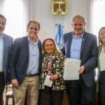 Río Cuarto: familias de cinco barrios firmaron las escrituras que las convertirán en propietarias