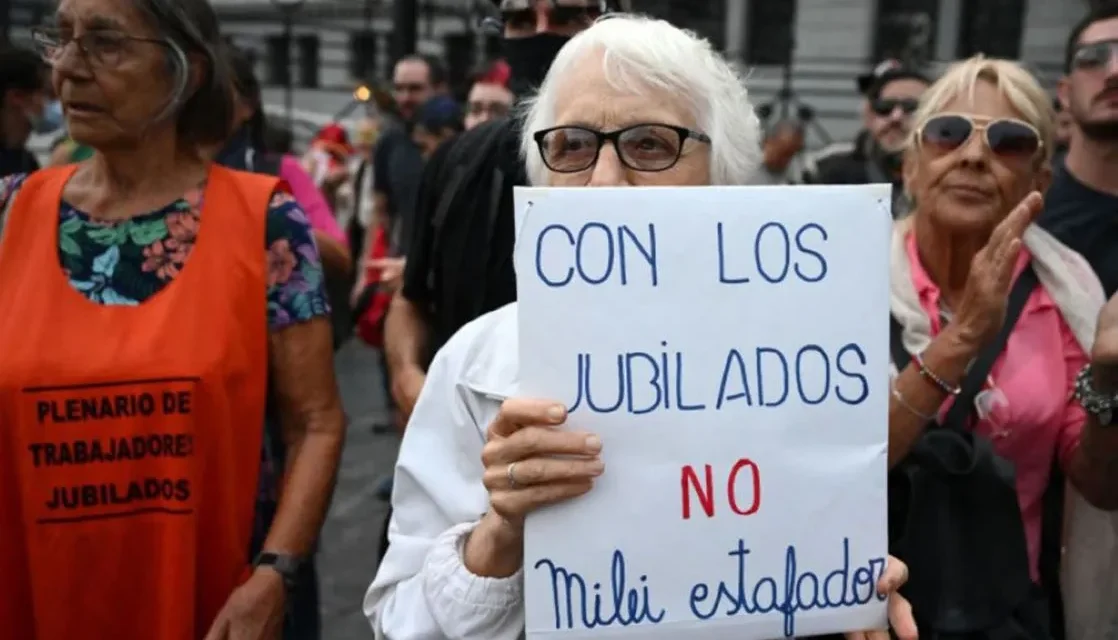Una miseria: el Gobierno aumentó un 1,93% las jubilaciones y mantiene congelado el bono en 70 mil pesos