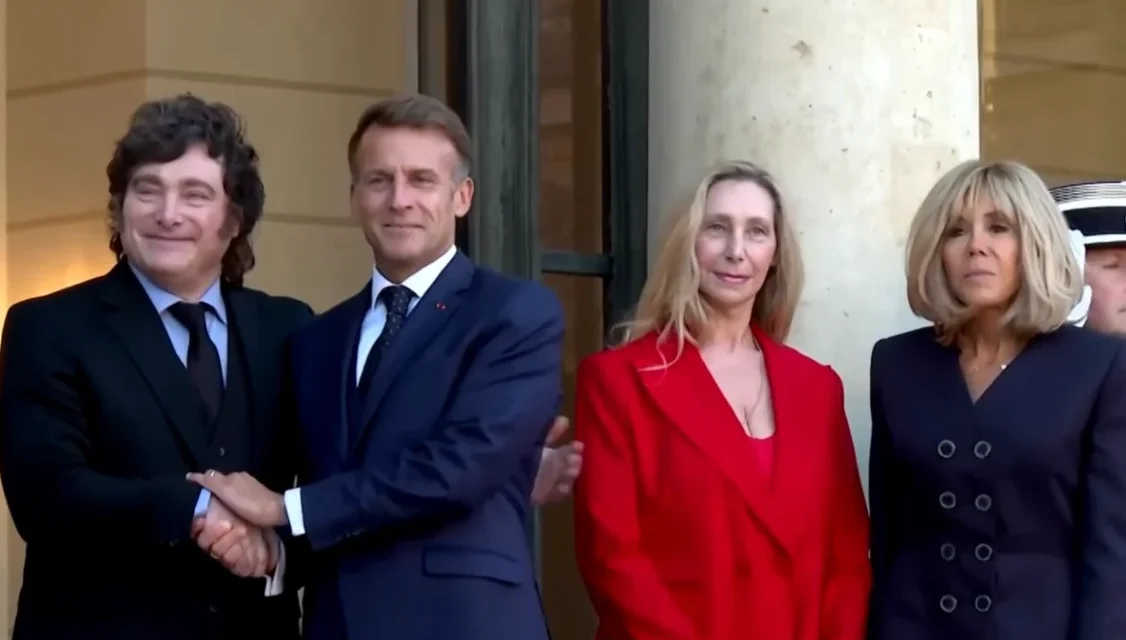El presidente de Francia recibió a Javier Milei en el Palacio del Elíseo de París