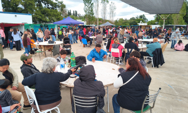 Los Cisnes: se realizó la Expo Secundario del IPEA 213 con muestras, música y un campeonato de asadores