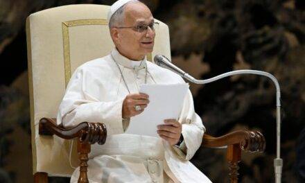 El Papa: “Falsos maestros  prometen responder a las  preguntas de los jóvenes”