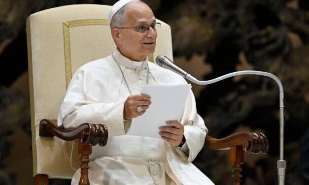 El Papa: “Falsos maestros  prometen responder a las  preguntas de los jóvenes”