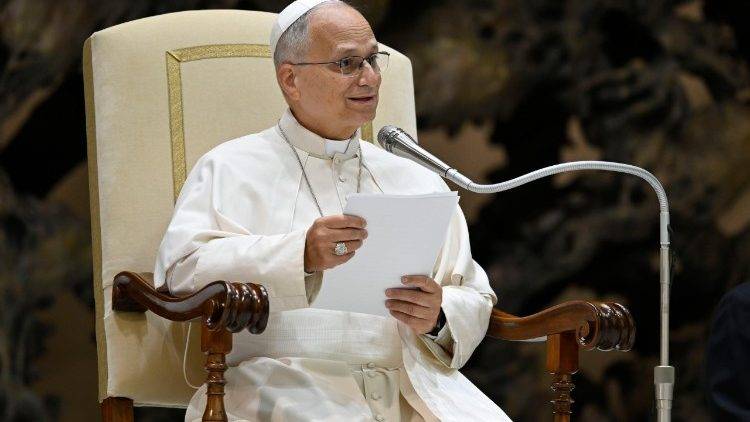 El Papa: “Falsos maestros  prometen responder a las  preguntas de los jóvenes”